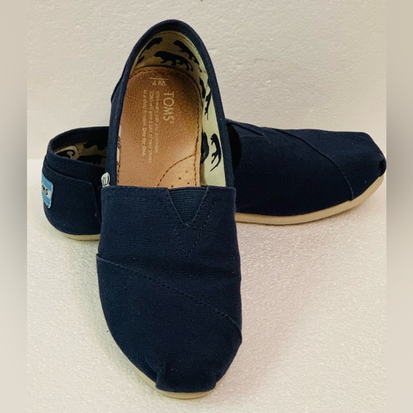 Toms Shoes - Toms Classic Navy Canvas Flats Slip On Size 7 W